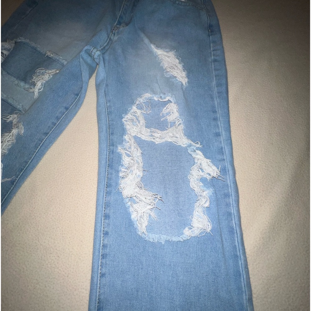 Ripped Mom Jeans - Picture 5 of 5